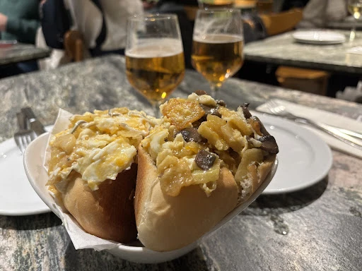 Los Rotos Madrid Huertas: Famosos Huevos Rotos en Mollete